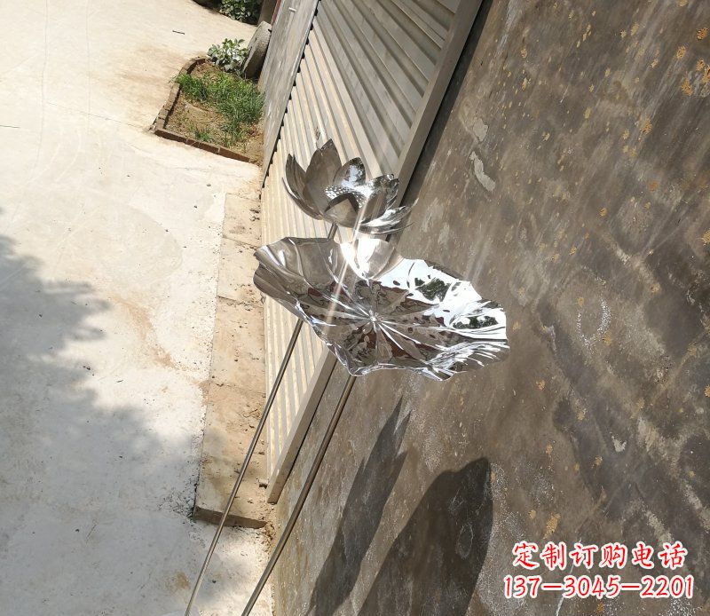 安阳不锈钢镜面荷花荷叶公园雕塑