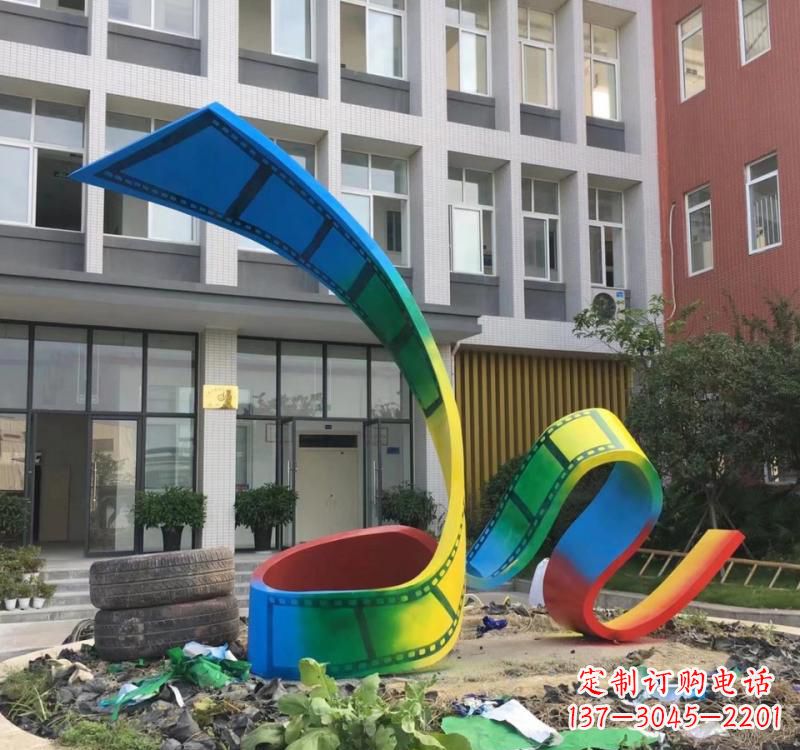 安阳不锈钢烤漆艺术胶卷雕塑