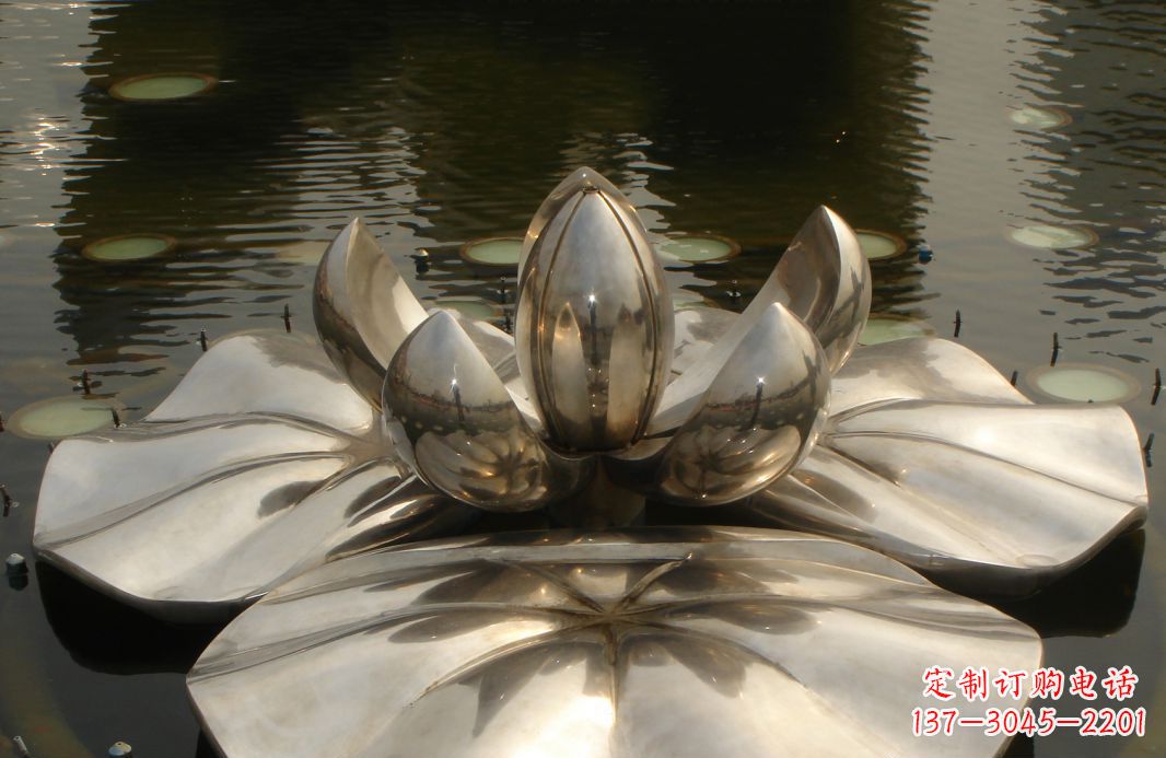 安阳不锈钢莲花水中雕塑