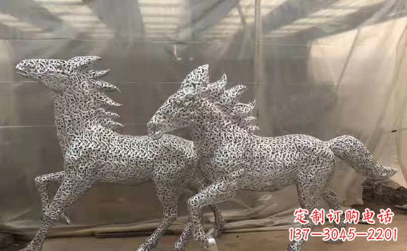 安阳不锈钢镂空奔跑马雕塑