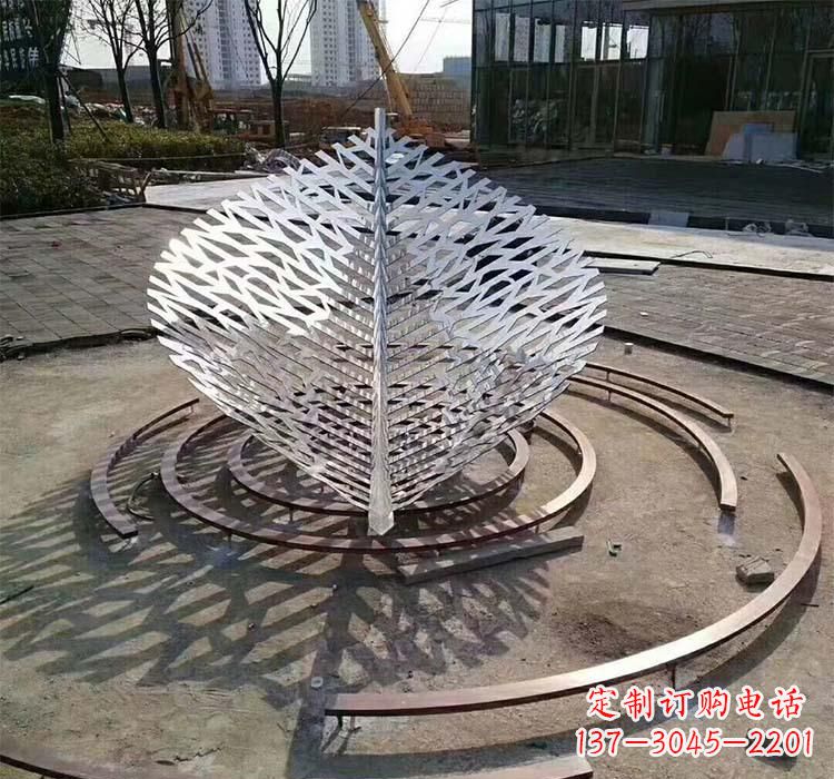 安阳不锈钢镂空景观树叶雕塑