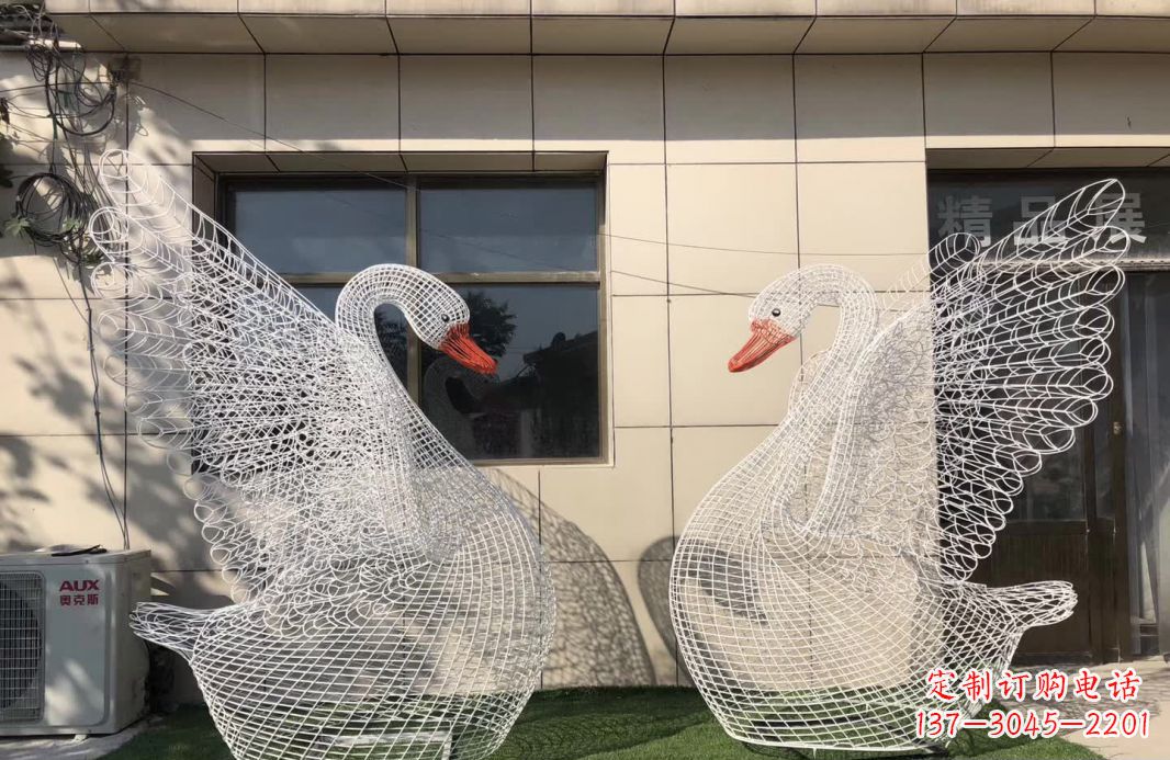 安阳不锈钢镂空天鹅雕塑