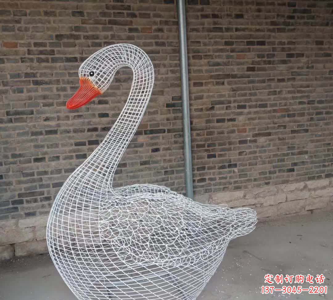 安阳不锈钢镂空天鹅雕塑1