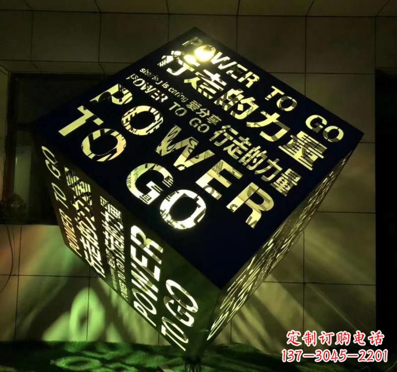 安阳不锈钢镂空艺术魔方雕塑