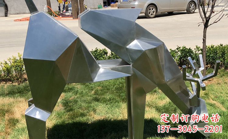 安阳不锈钢梅花鹿吃草公园动物雕塑