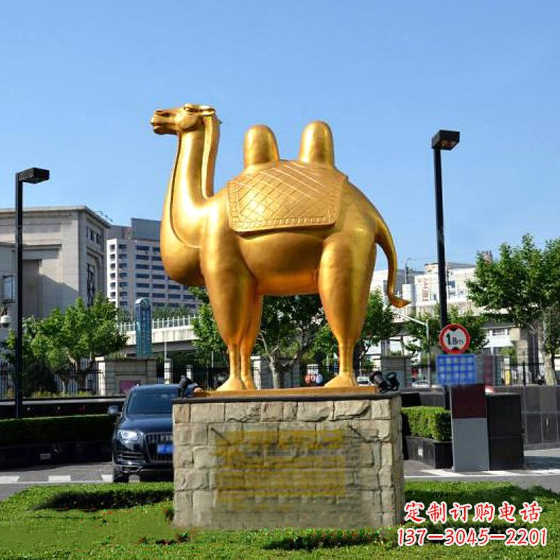 安阳不锈钢喷漆骆驼雕塑-城市绿化带动物雕塑