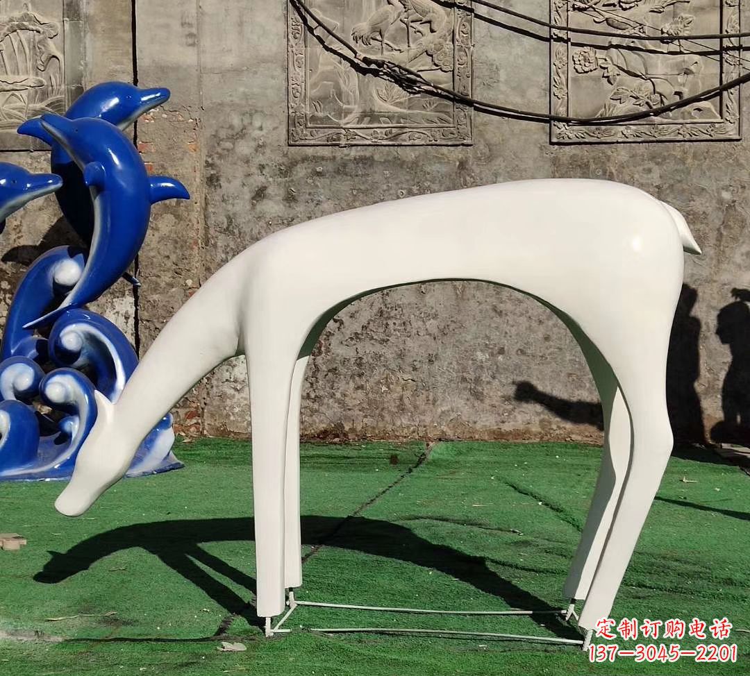 安阳不锈钢喷漆艺术小鹿雕塑