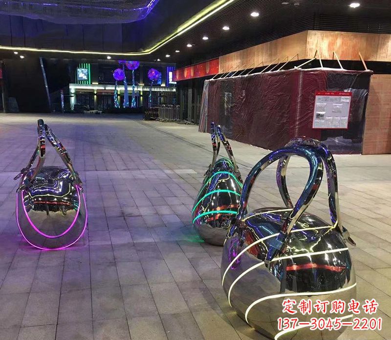 安阳不锈钢手提包雕塑