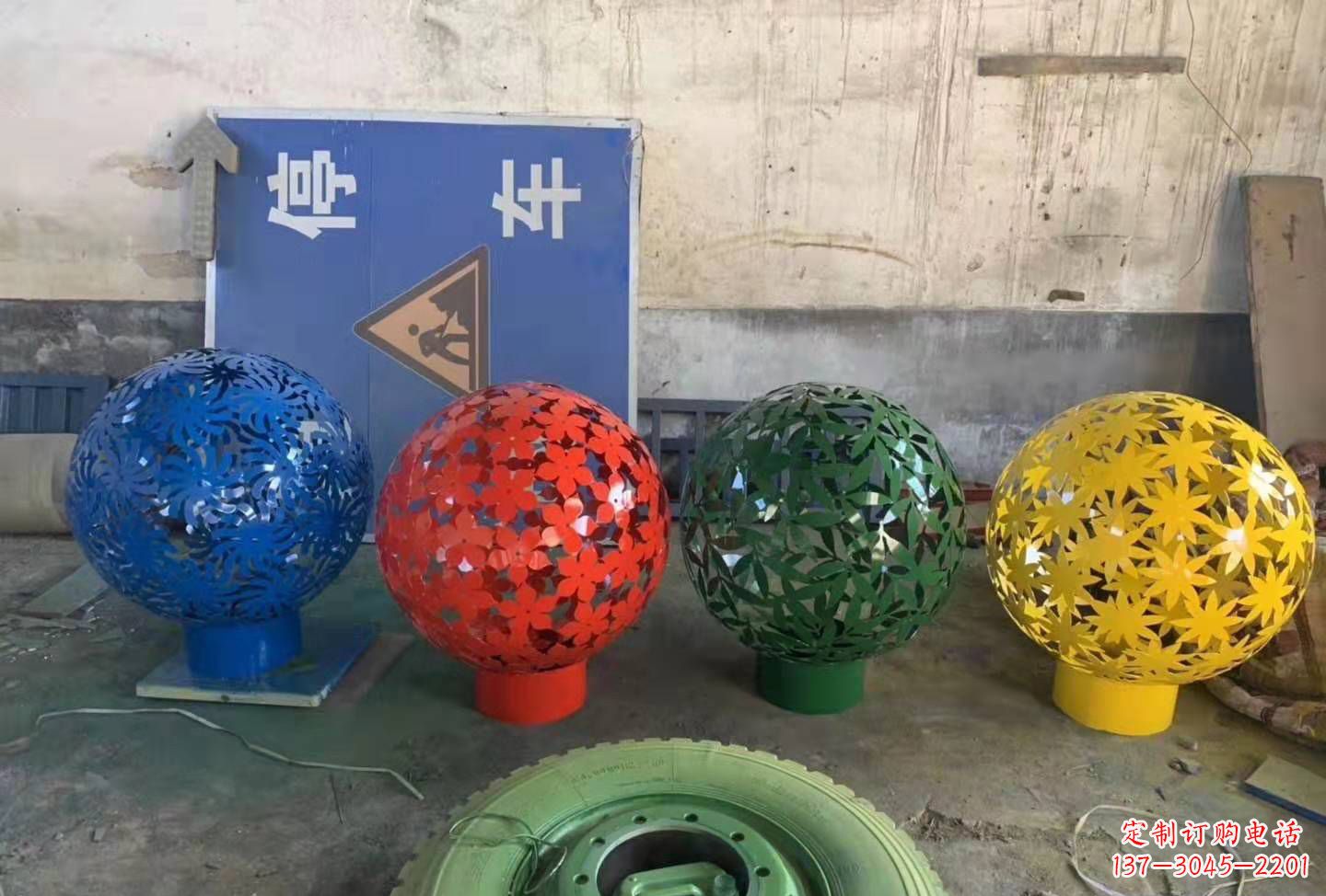 安阳不锈钢树叶镂空球雕塑广场景观雕塑
