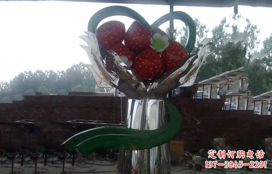 安阳不锈钢水果草莓雕塑