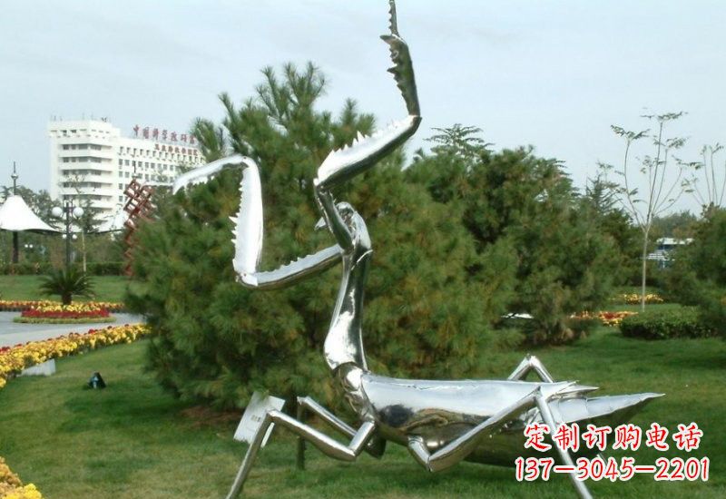 安阳不锈钢螳螂雕塑2