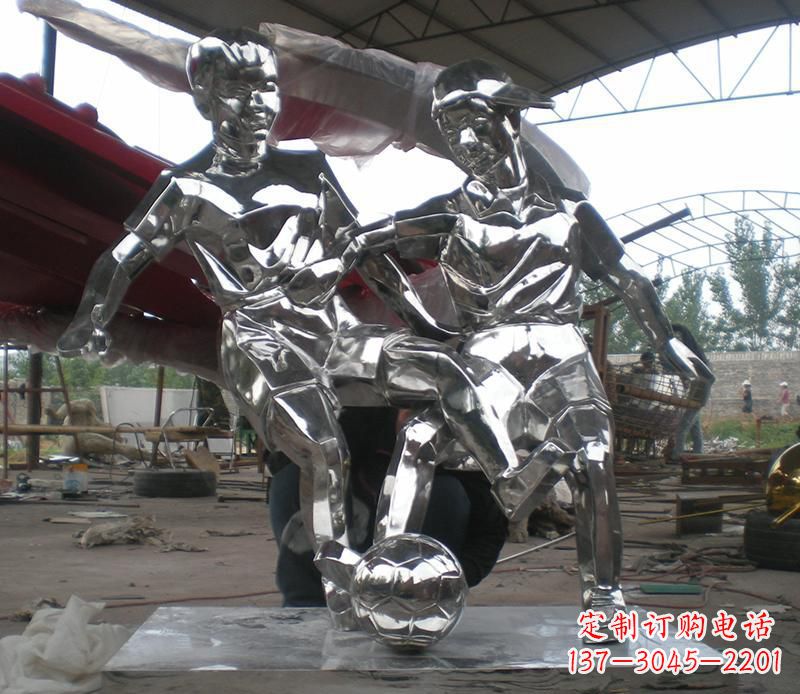 安阳不锈钢踢足球运动雕塑