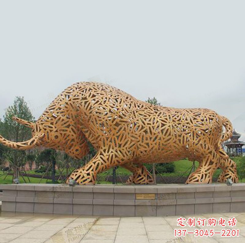 安阳不锈钢网格造型开荒牛公园景观动物雕塑