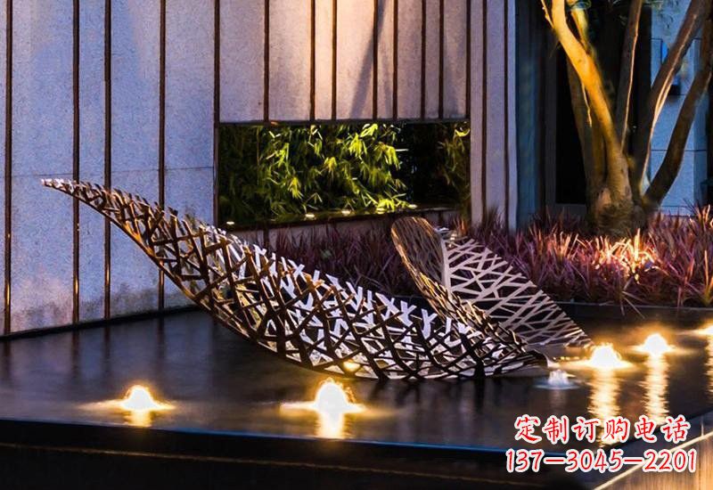 安阳不锈钢小区镂空树叶雕塑