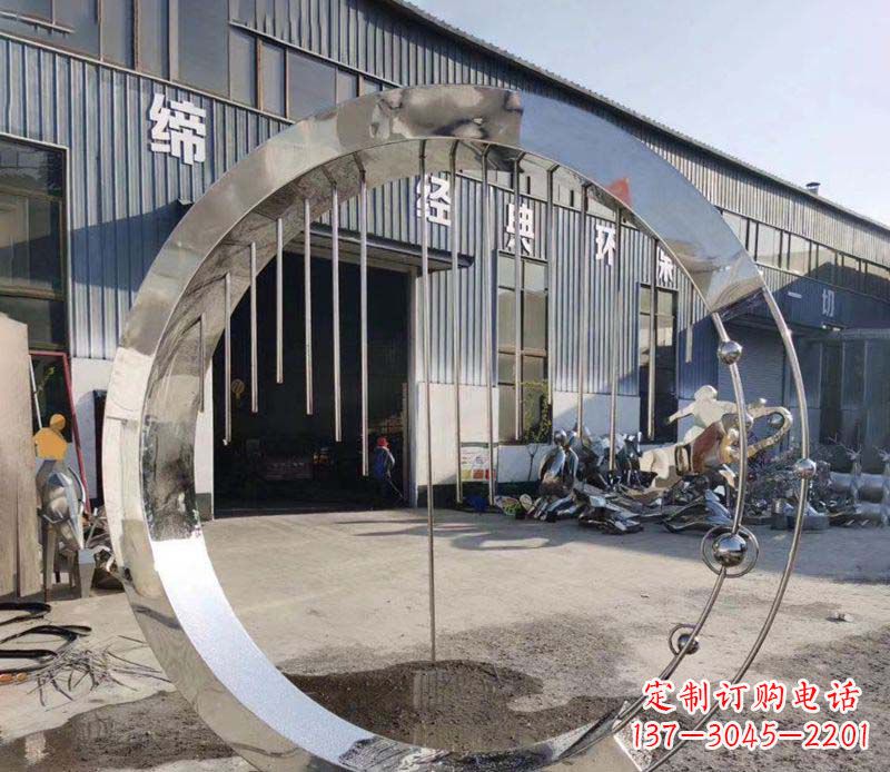 安阳不锈钢旋转流水圆环雕塑