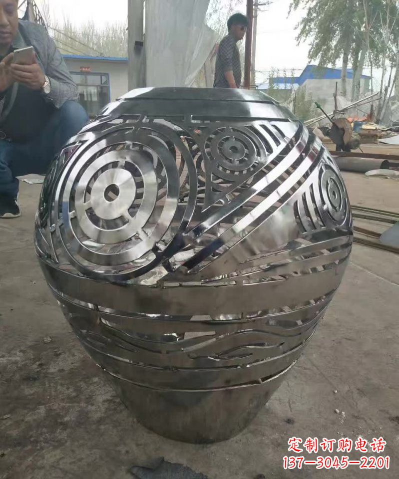 安阳不锈钢艺术水缸景观雕塑
