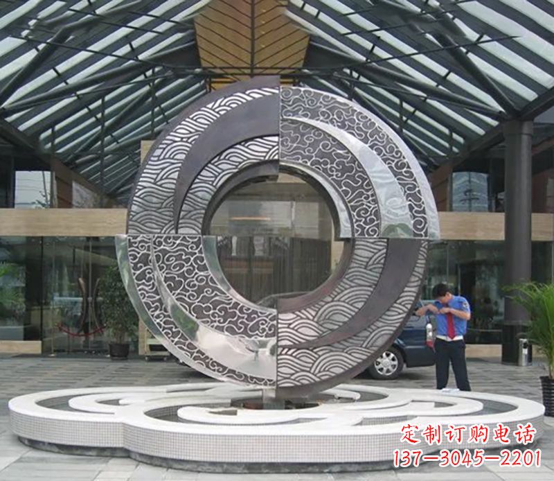 安阳不锈钢异形圆环酒店雕塑