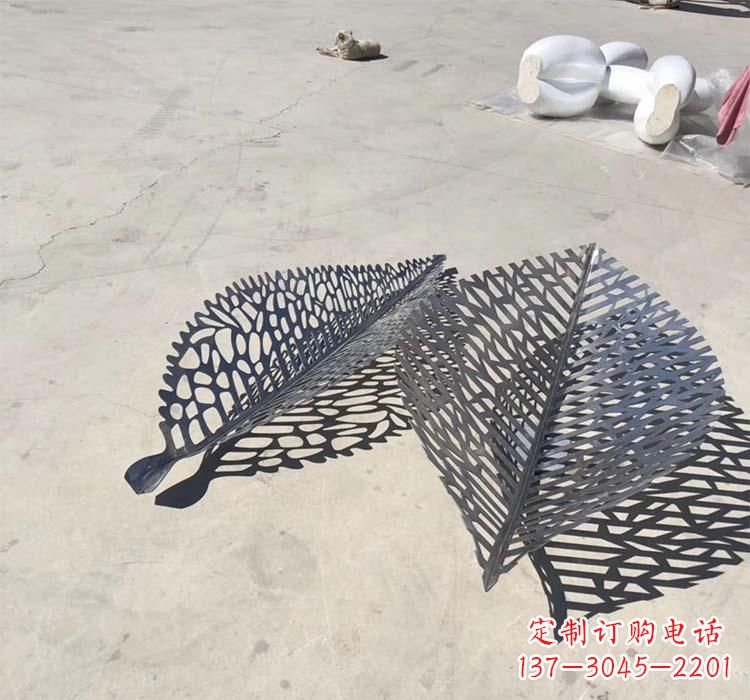 安阳不锈钢园林镂空树叶雕塑