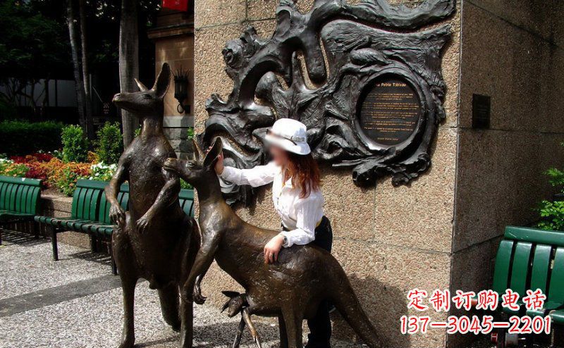 安阳步行街袋鼠景观铜雕
