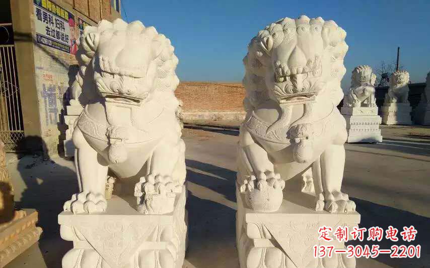 安阳踩球狮子石雕塑