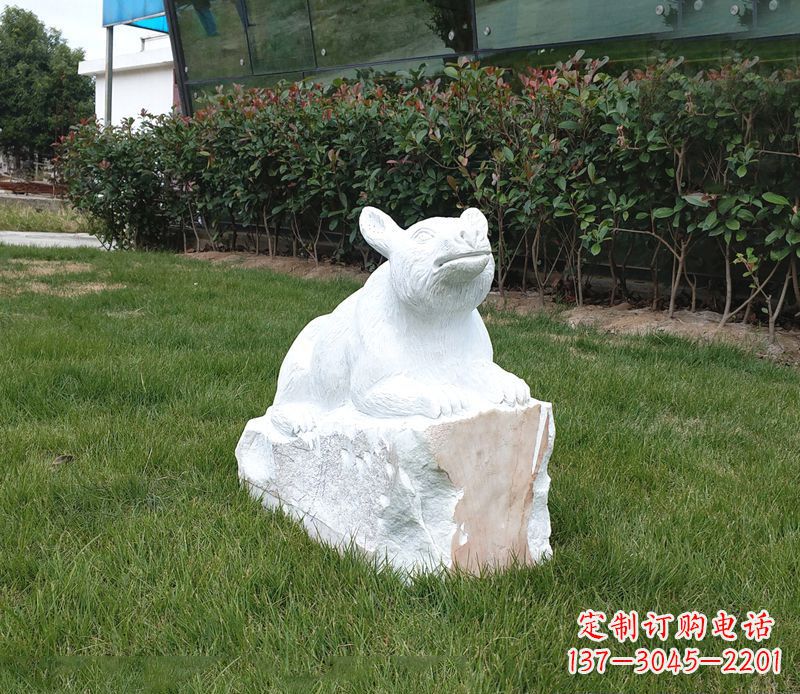 安阳草丛狗熊石雕