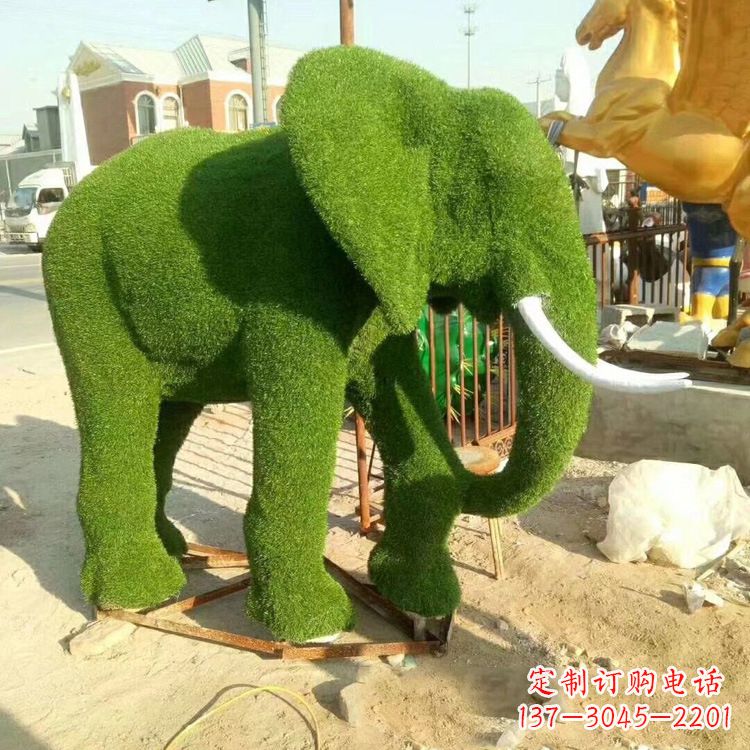 安阳草皮大象玻璃钢雕塑