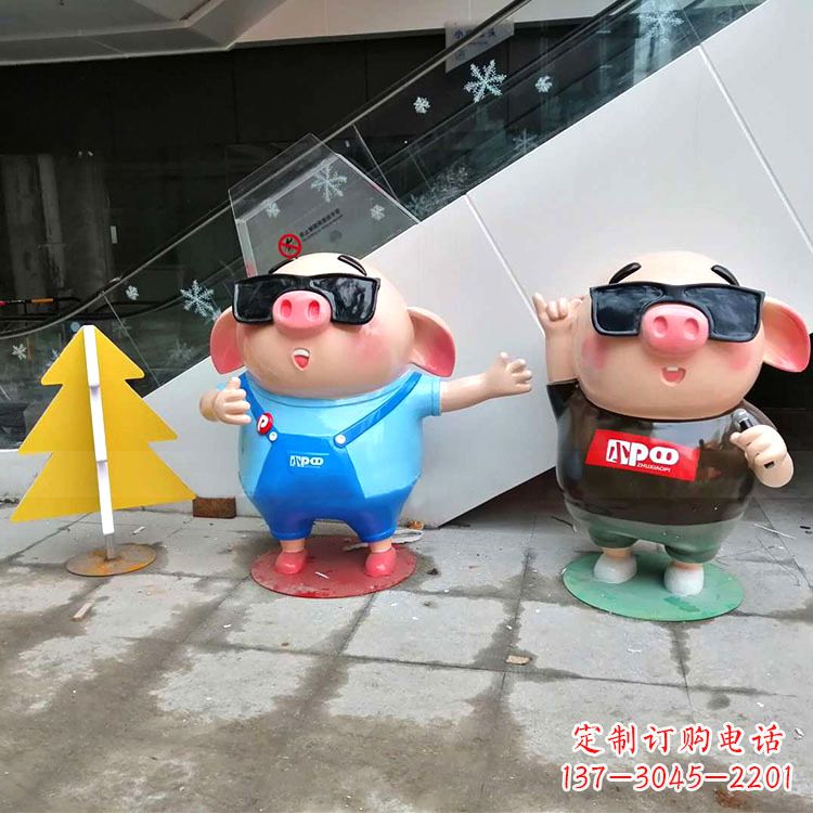 安阳唱歌的卡通猪商场美陈玻璃钢动物雕塑