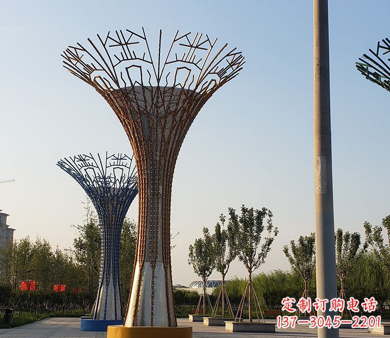 安阳城市不锈钢广场树叶雕塑