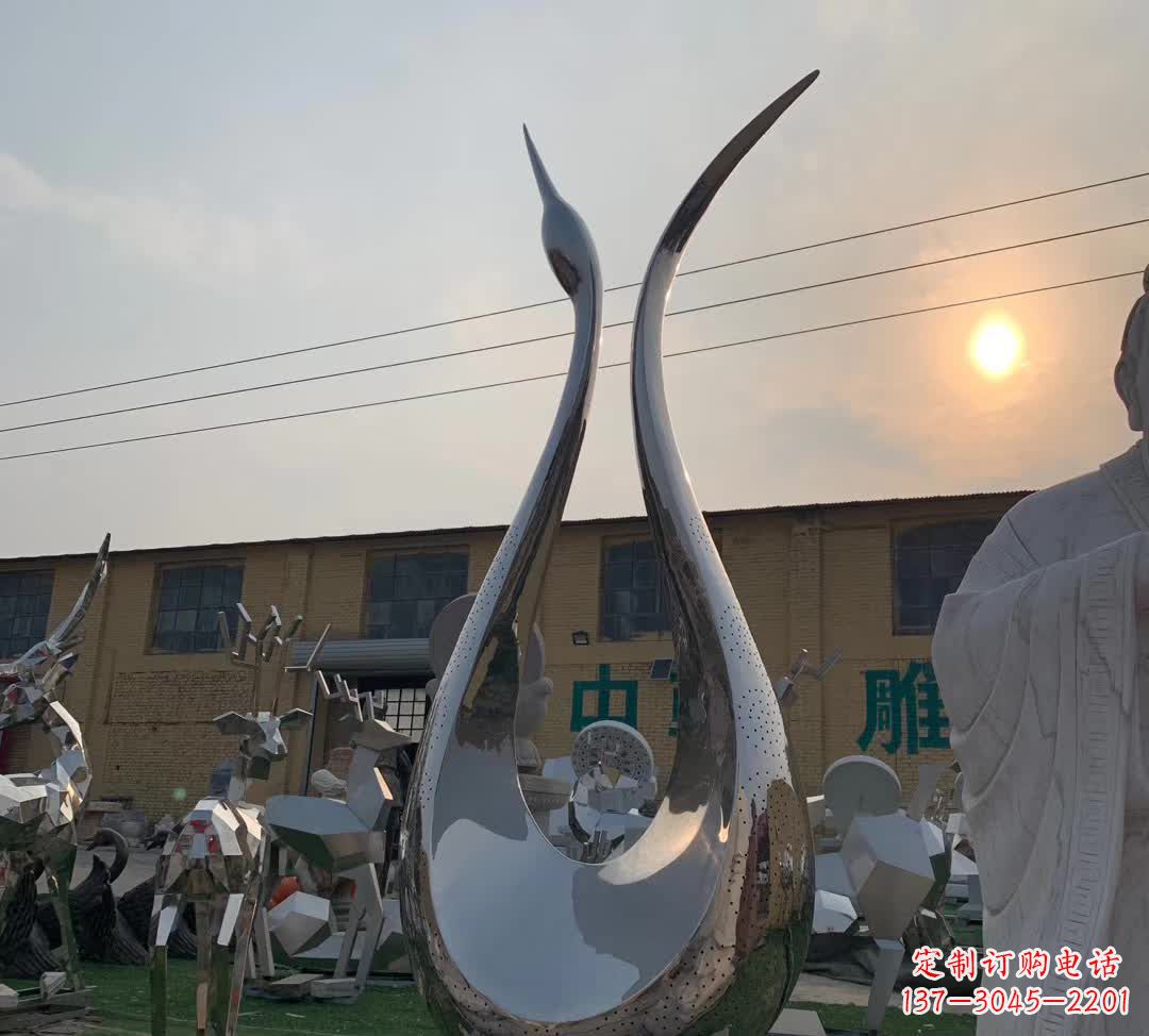 安阳城市不锈钢镜面天鹅雕塑