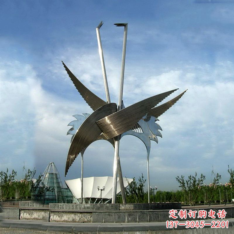 安阳城市广场不锈钢铁艺抽象仙鹤景观雕塑