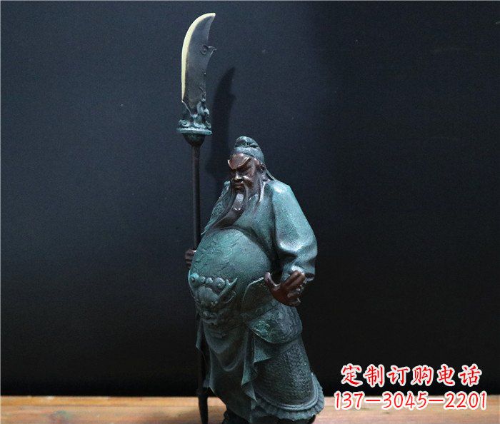 安阳持刀关公玻璃钢仿铜人物雕塑