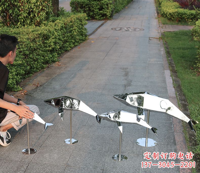 安阳抽象不锈钢海豚雕塑