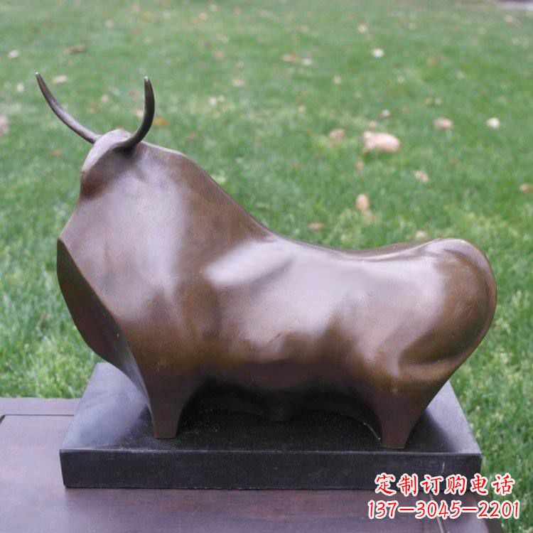 安阳抽象十二生肖铜牛动物雕塑摆件