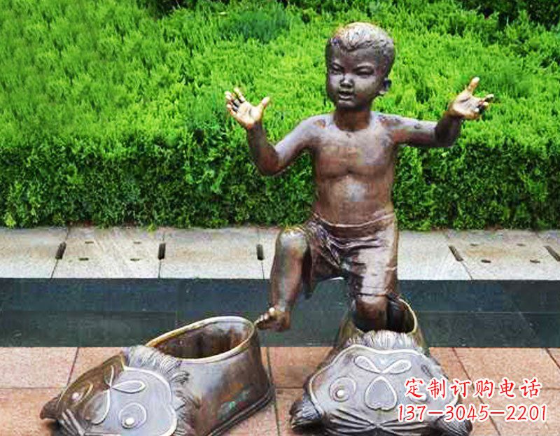 安阳穿老虎鞋的小孩公园小品玻璃钢仿铜雕塑