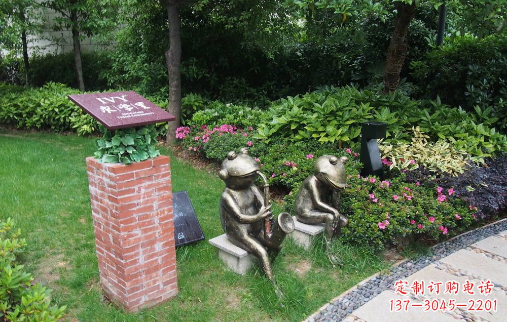 安阳吹萨克斯的青蛙铜雕