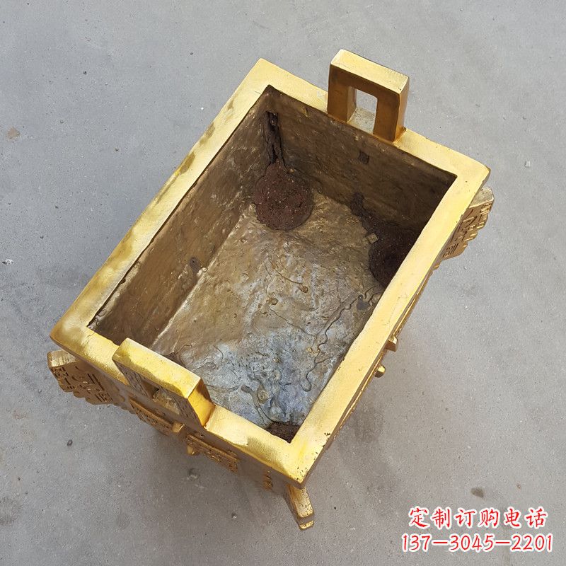 安阳纯铜铸造金色香炉鼎