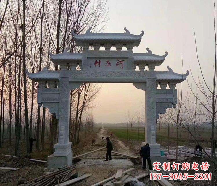 安阳村庄单门牌坊石雕