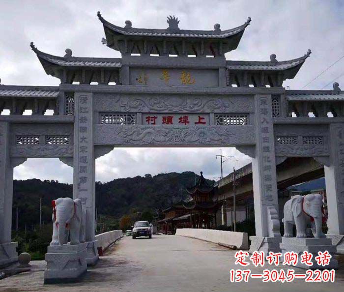 安阳村庄三门五楼石雕牌坊
