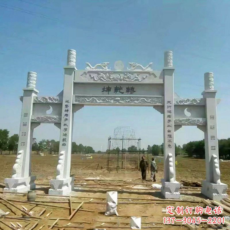 安阳村庄无楼石雕牌坊