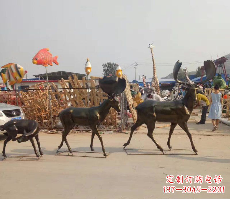 安阳大角鹿群铜雕