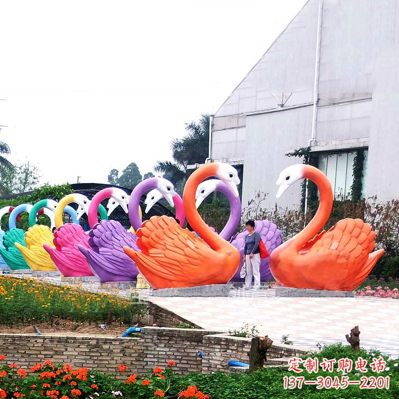 安阳大型彩色玻璃钢天鹅雕塑摆件