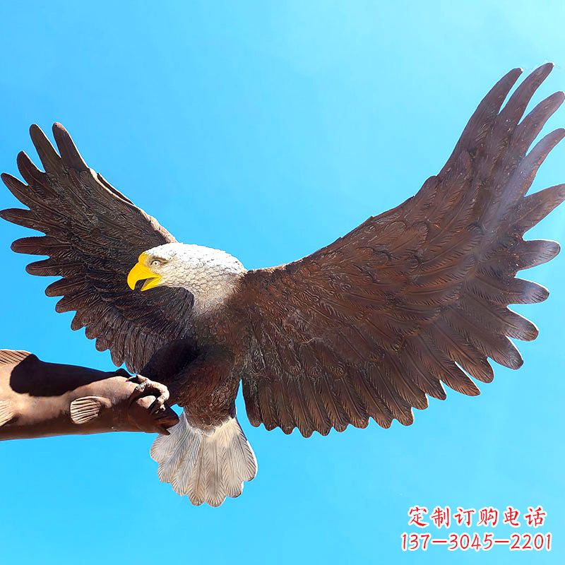 安阳大型仿真老鹰玻璃钢雕塑