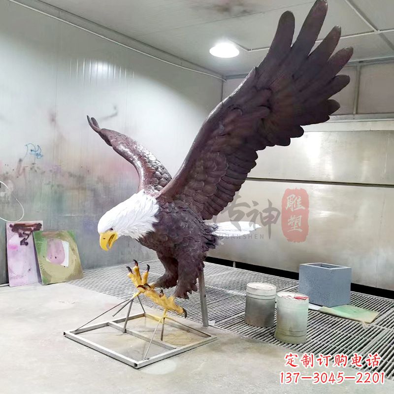 安阳大型老鹰雕塑玻璃钢仿真雕塑