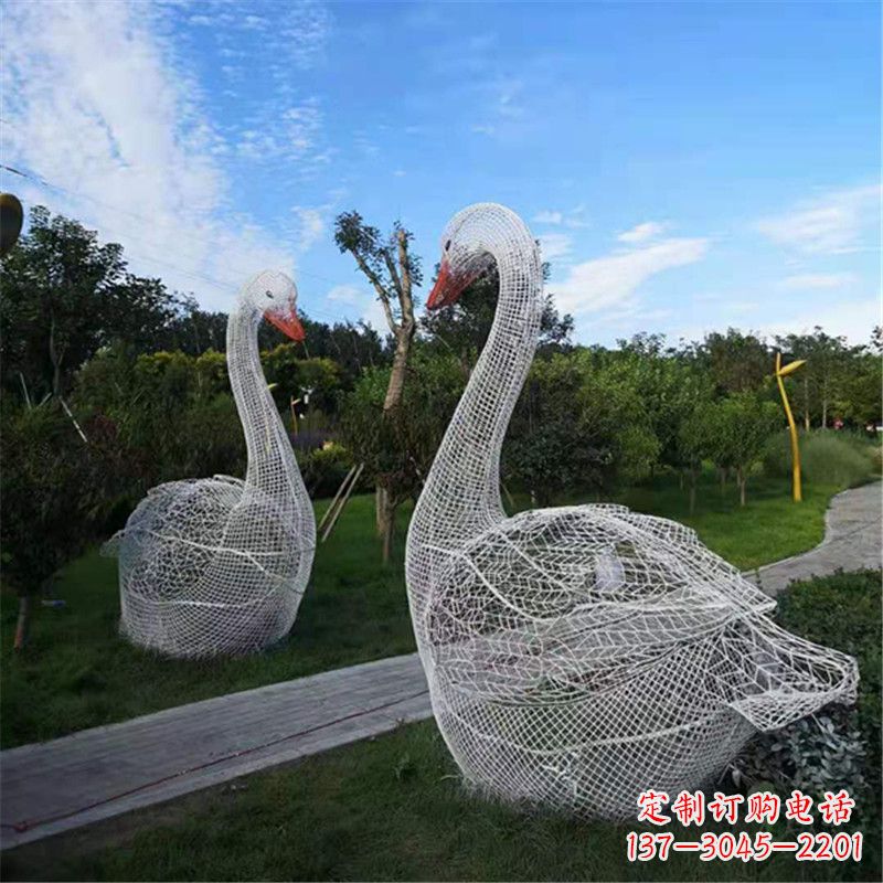 安阳大型网格天鹅景观动物雕塑摆件(天鹅爱心门)
