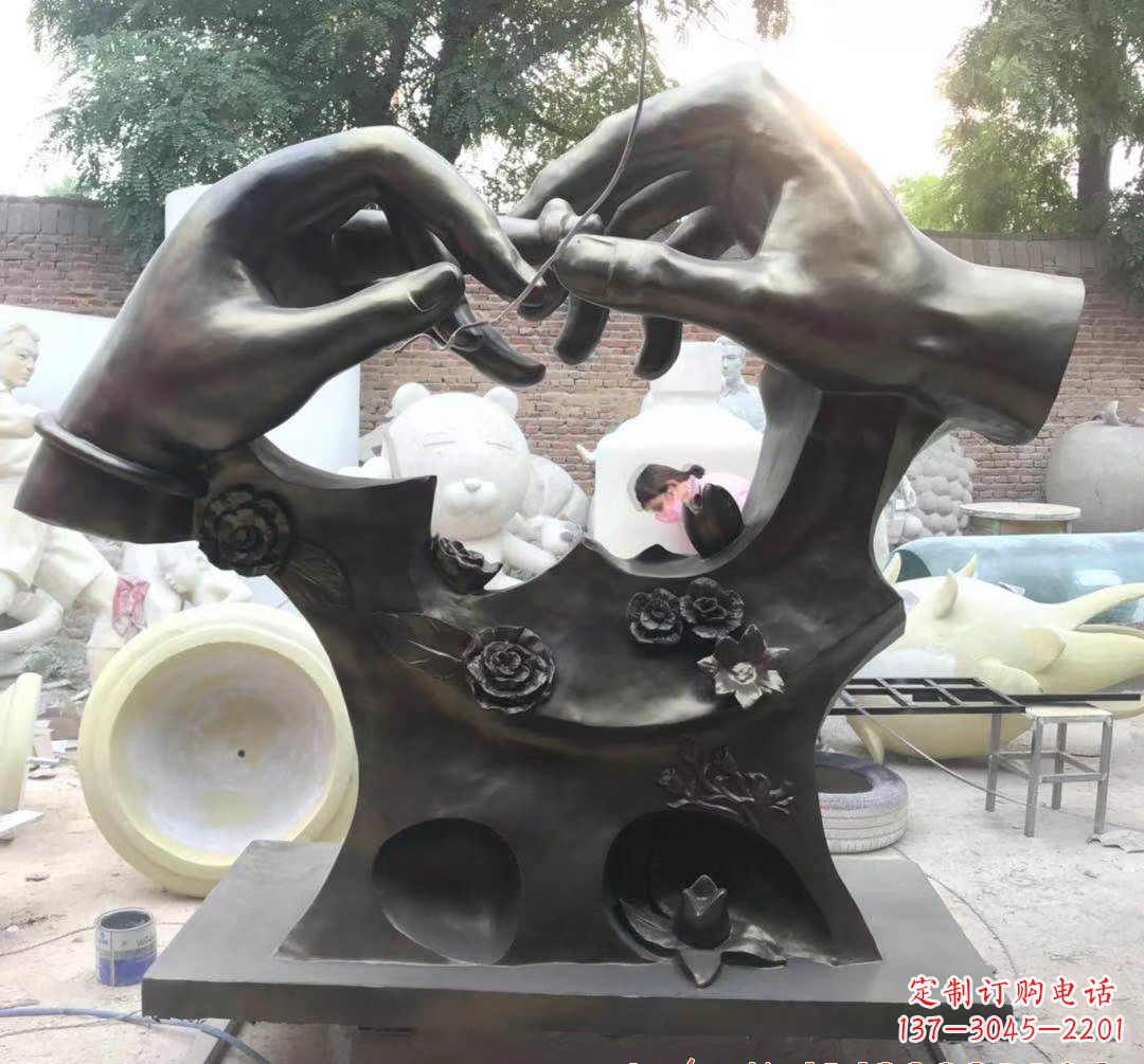 安阳戴戒指景观铜雕