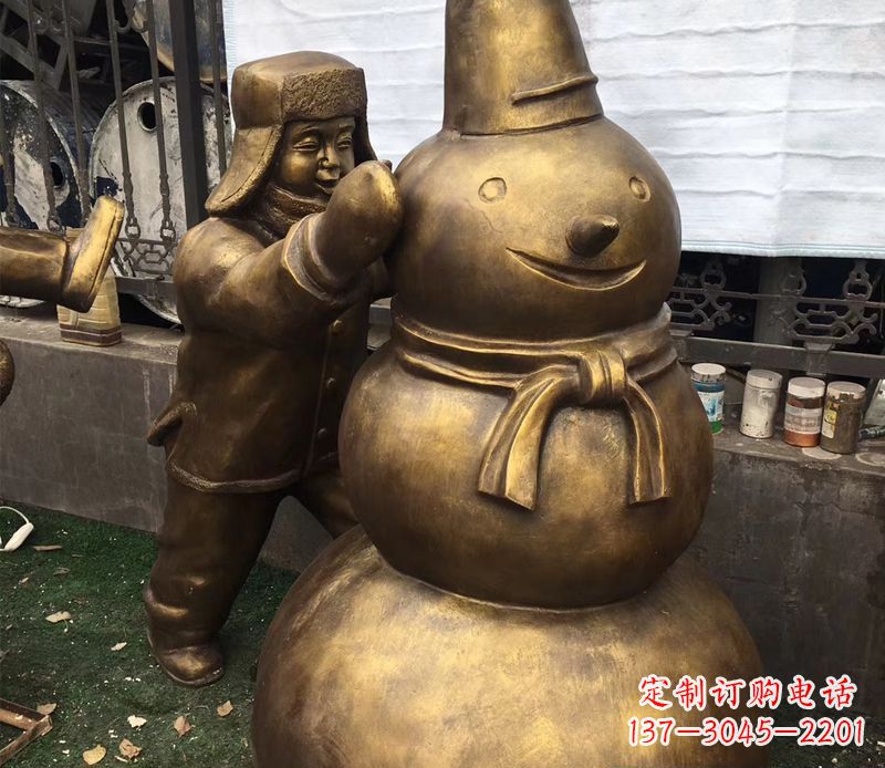 安阳戴帽子堆雪人的儿童铜雕
