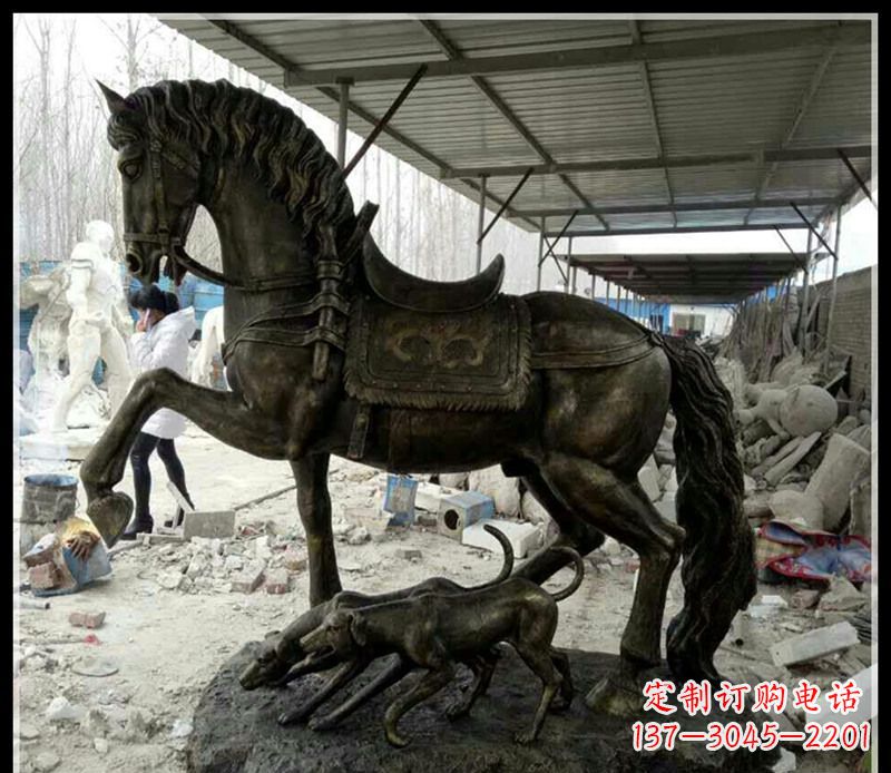 安阳戴马鞍的马和狗铜雕