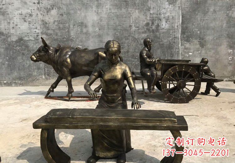安阳弹古筝的美女铜雕