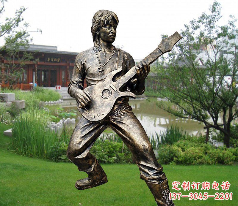 安阳弹吉他的人物雕塑