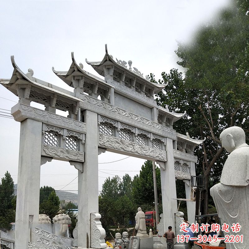 安阳雕塑公园门口牌坊